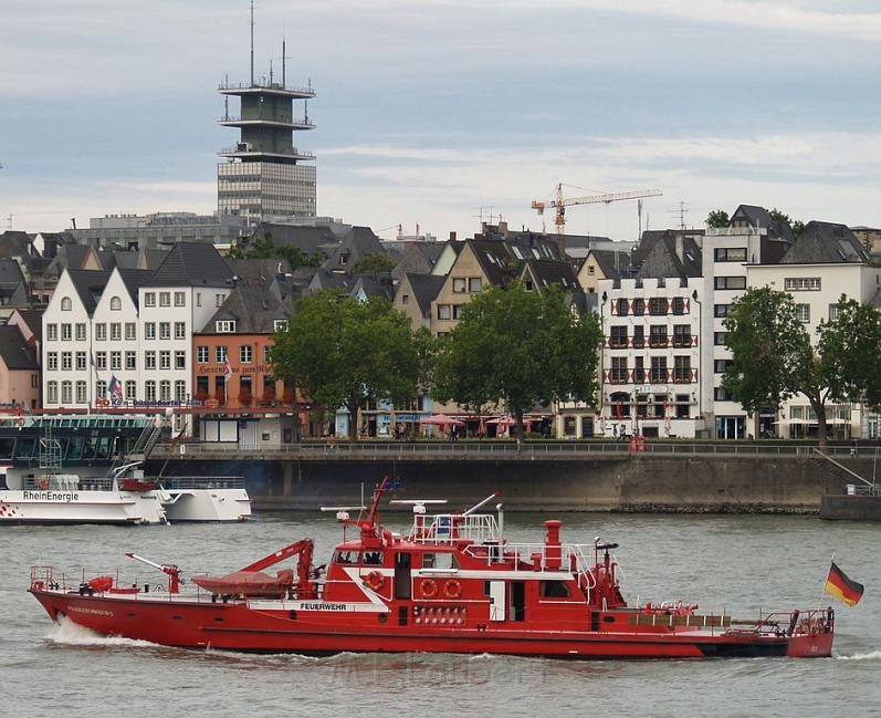 Feuerloeschboot 10-2      P002.JPG